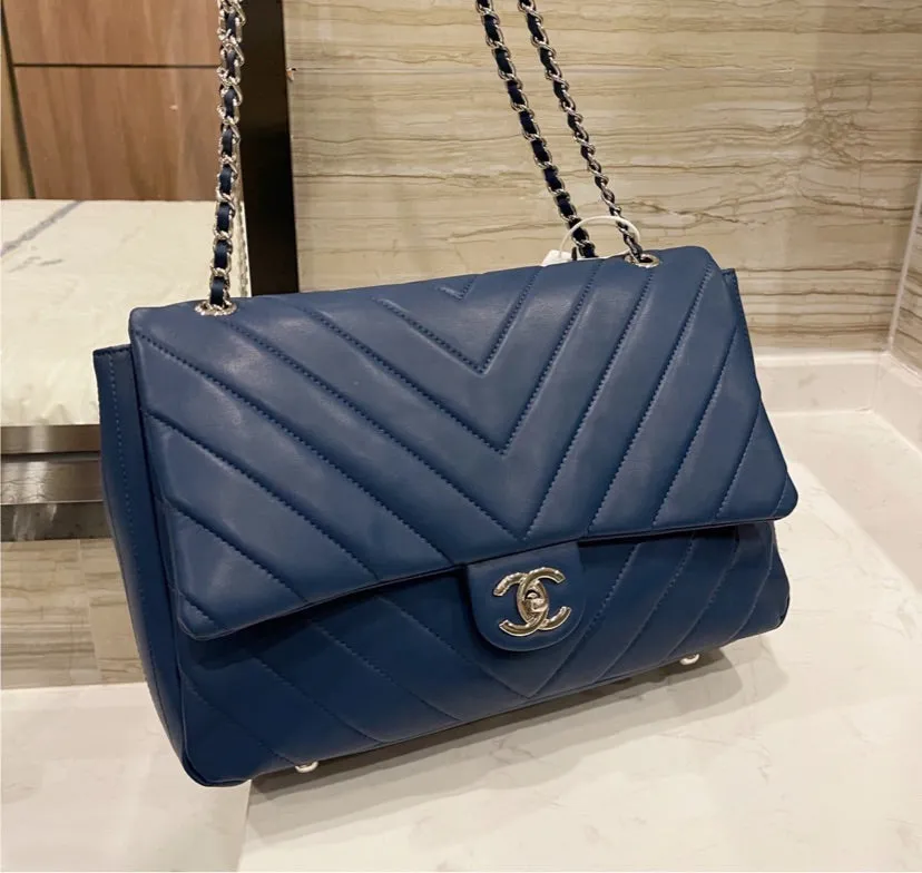 Leather Chanel shoulder woman handbag