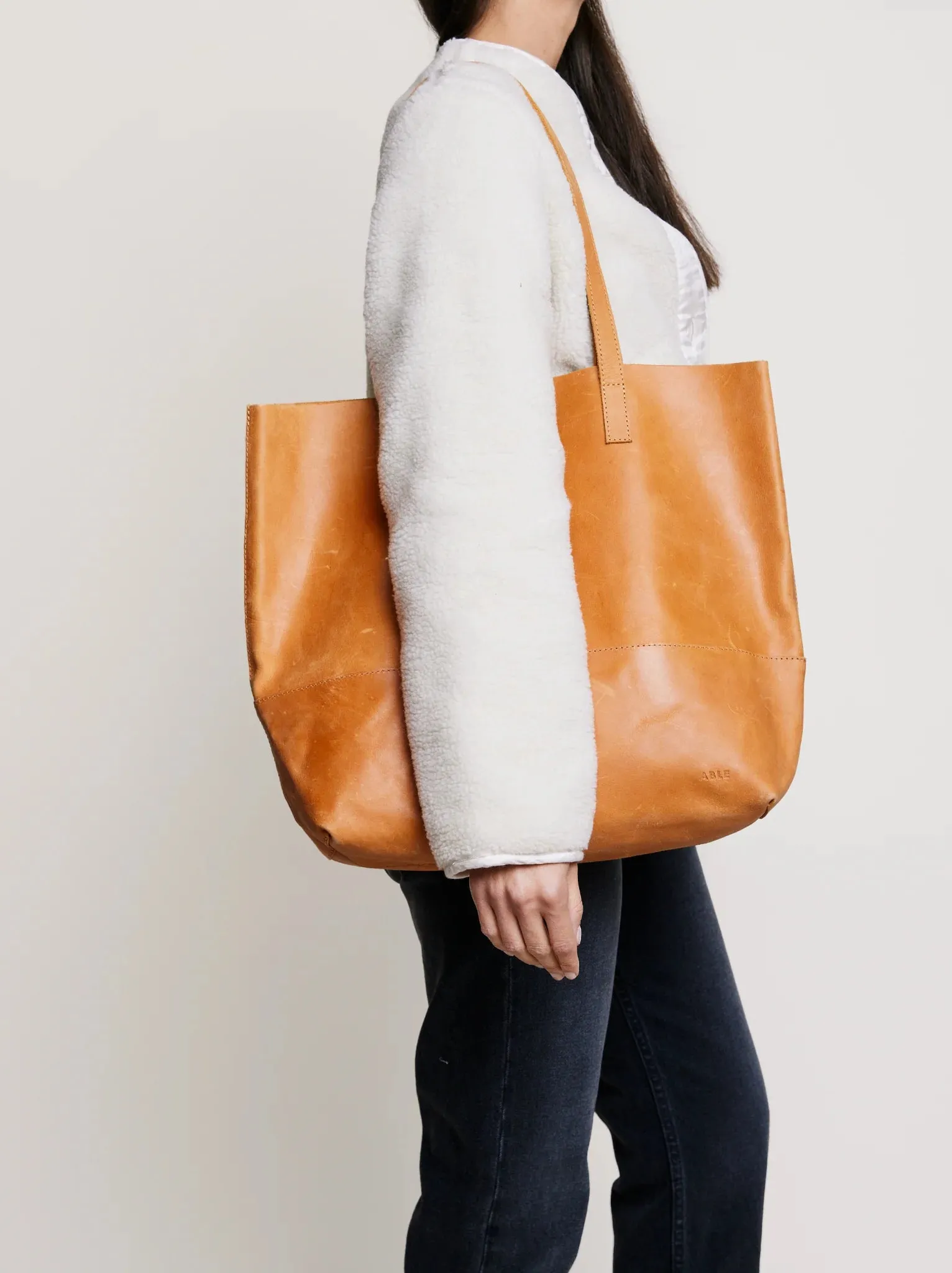 MAMUYE CLASSIC TOTE by Able