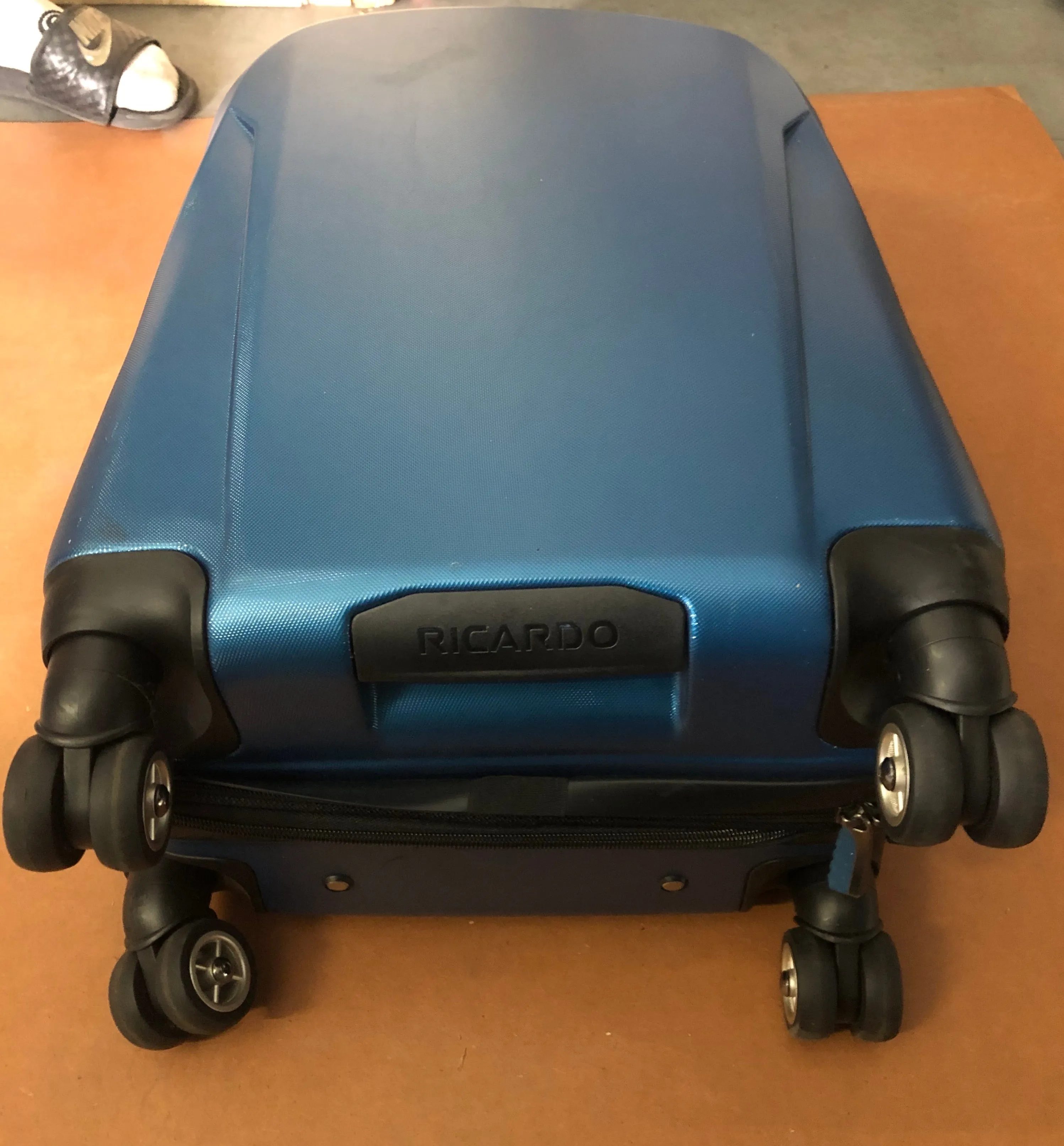 New other Ricardo Suitcase luggage hard shell Color blue 19”x20”